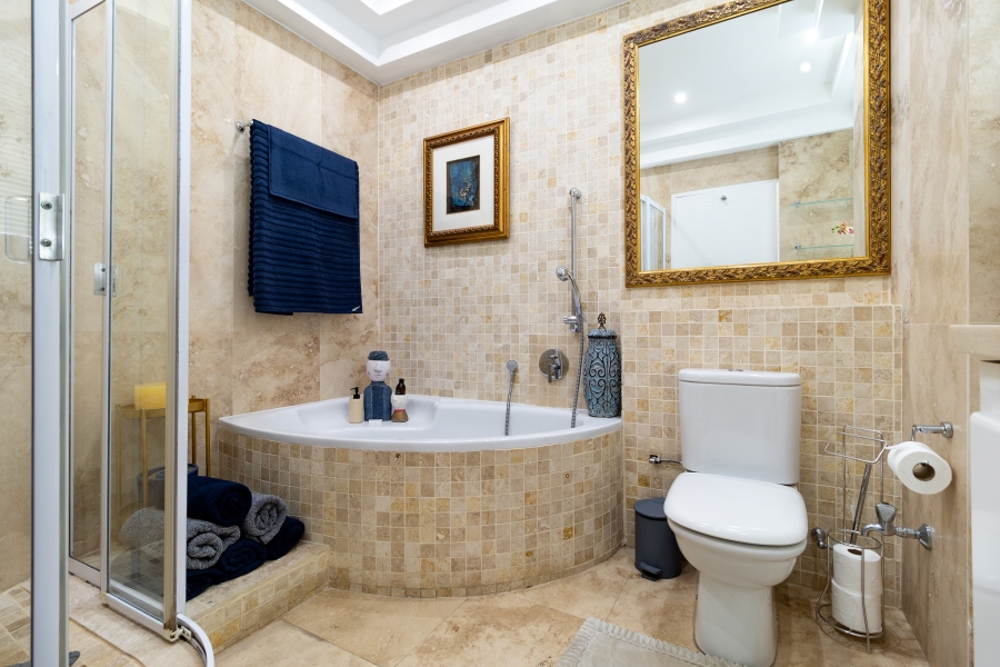 2 Bedroom Property for Sale in Mouille Point Western Cape